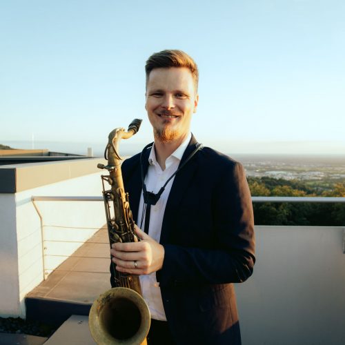 Sax Solo ohne Strom Walking Saxophone